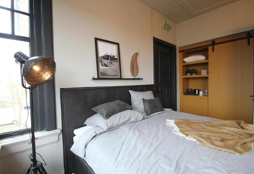 Номер Deluxe, Het Spoorhuis Uithoorn
