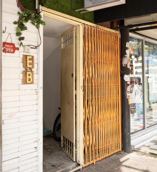 공동 객실, Escape Backpackers Kk