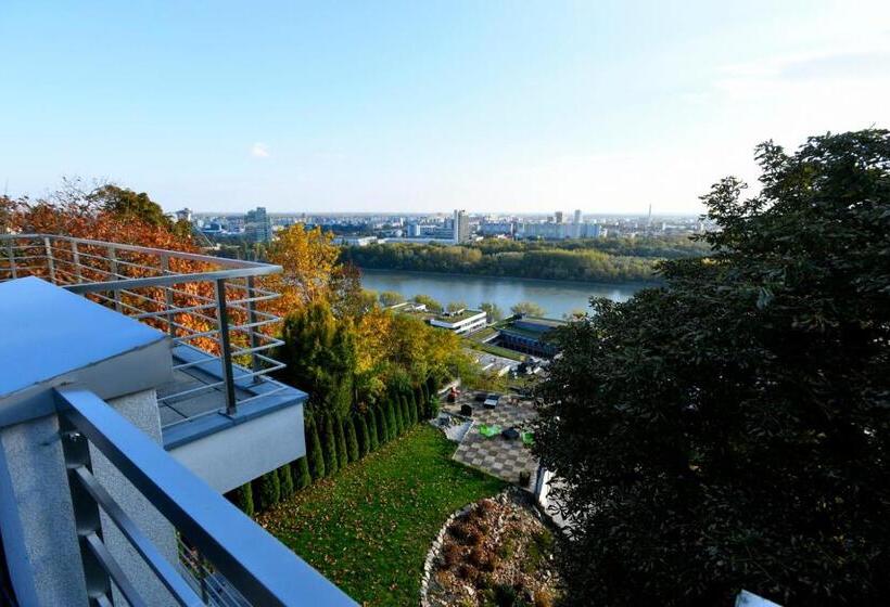 سوییت خانوادگی, River View Apartments