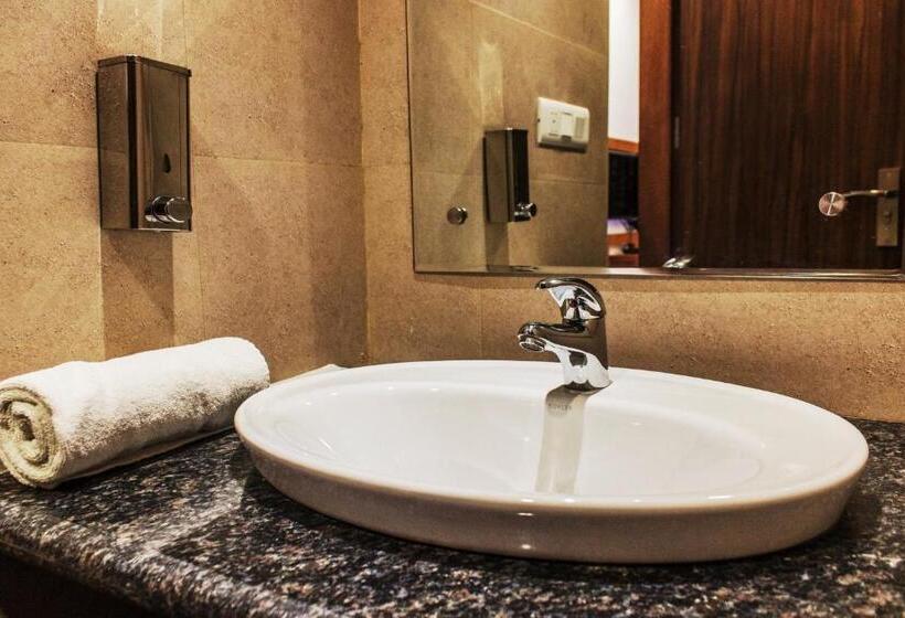 סוויטה משפחתית, Suktara International