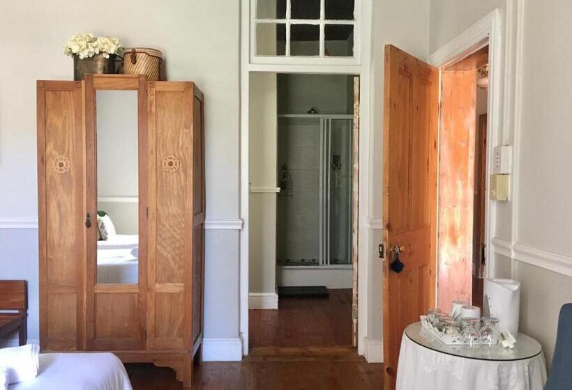 Номер Стандарт Вид на Сад, John Montagu Accommodation