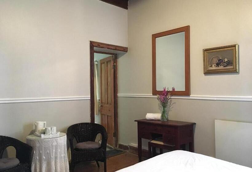 Номер Стандарт с Гидромассажем, John Montagu Accommodation