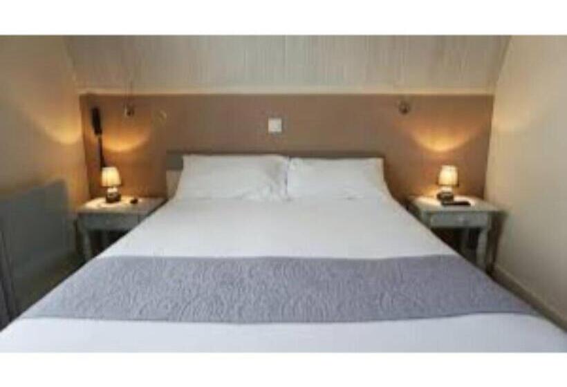 اتاق استاندارد یک نفره, Gorilla African Guest House