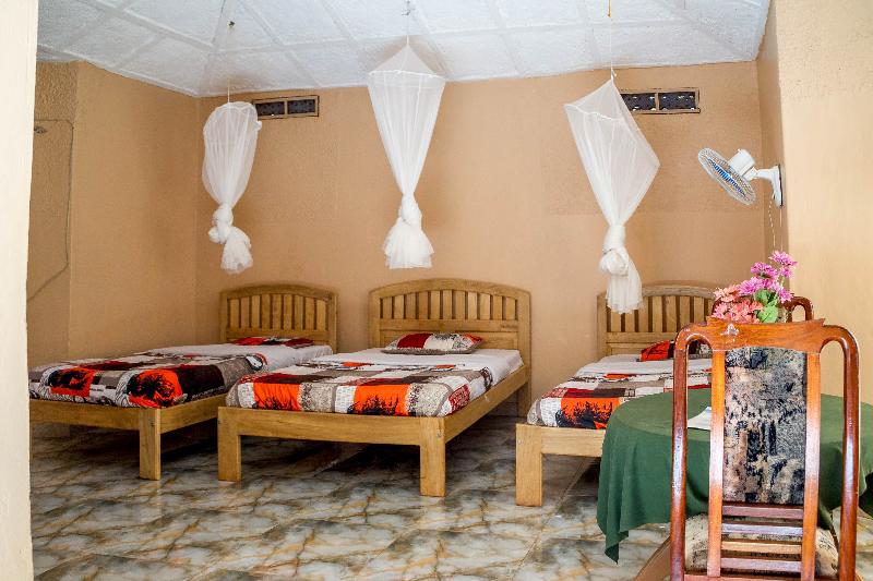 اتاق استاندارد سه نفره, Gorilla African Guest House