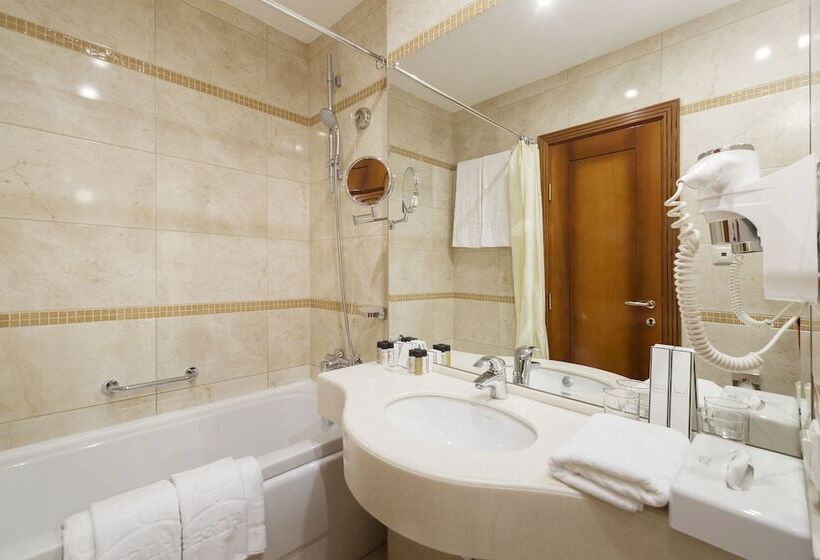 سوییت خانوادگی, Zvyozdny Hotel Wellness & Spa