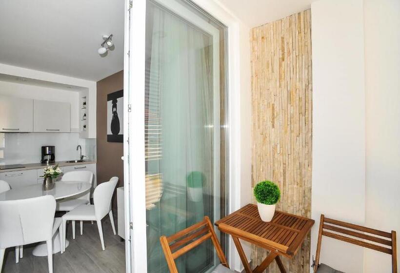 Апартаменты 1 Спальня с Балконом, Apartments & Rooms Mareta Exclusive
