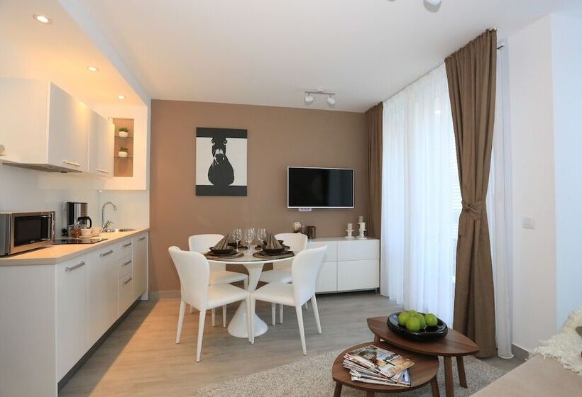 Апартаменты 1 Спальня с Балконом, Apartments & Rooms Mareta Exclusive