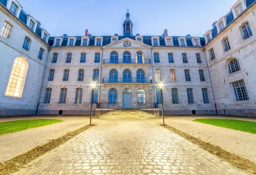 Студия Deluxe, La Parenthèse Envoutée