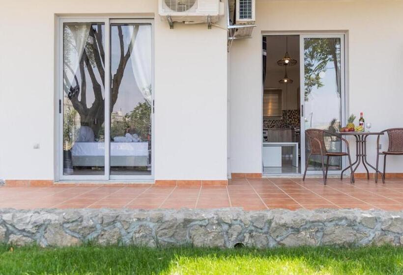 شقة غرفة واحدة, Maritina Apartments