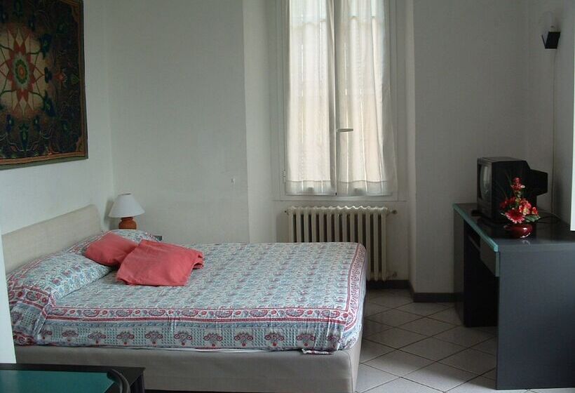 استودیوی استاندارد, Holiday Residence
