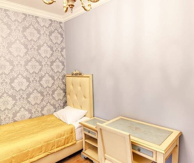 اتاق راحتی سه تخته, Art Hotel Alexandrovskiy
