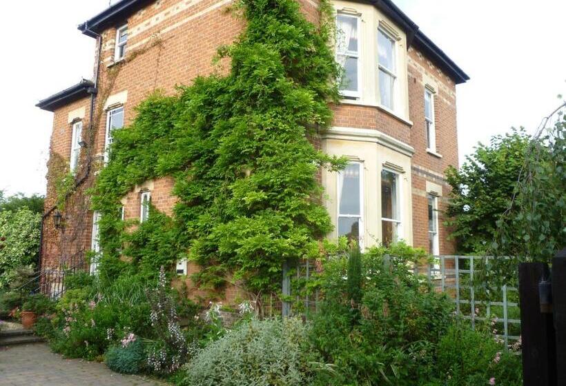 Номер Стандарт, Laurel House