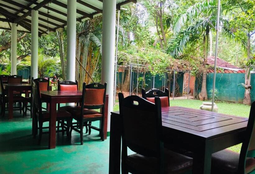 Семейный Номер, Yala River Face Inn