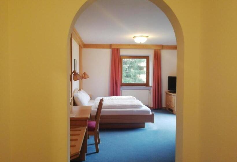 اتاق سوپریور با بالکن, Sport Hotel Wildgall