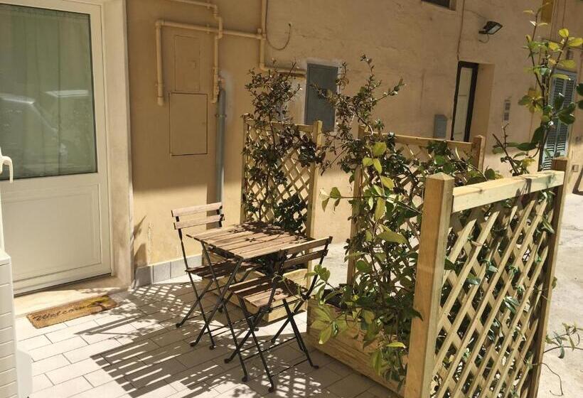 اتاق استاندارد اینتریور, Hydria Rooms