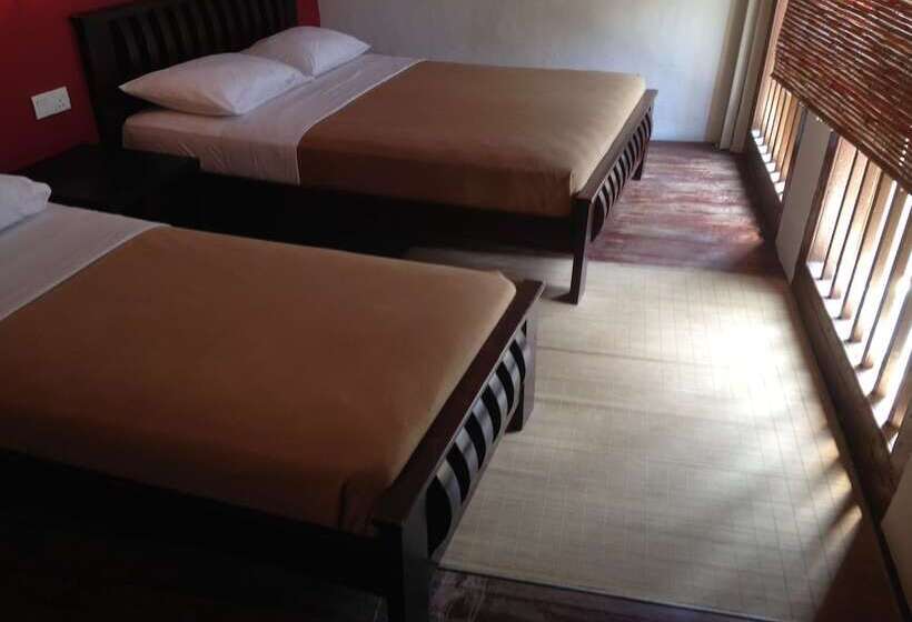 اتاق استاندارد سه تخته با سرویس بهداشتی مشترک, Old Penang Guesthouse   Hostel