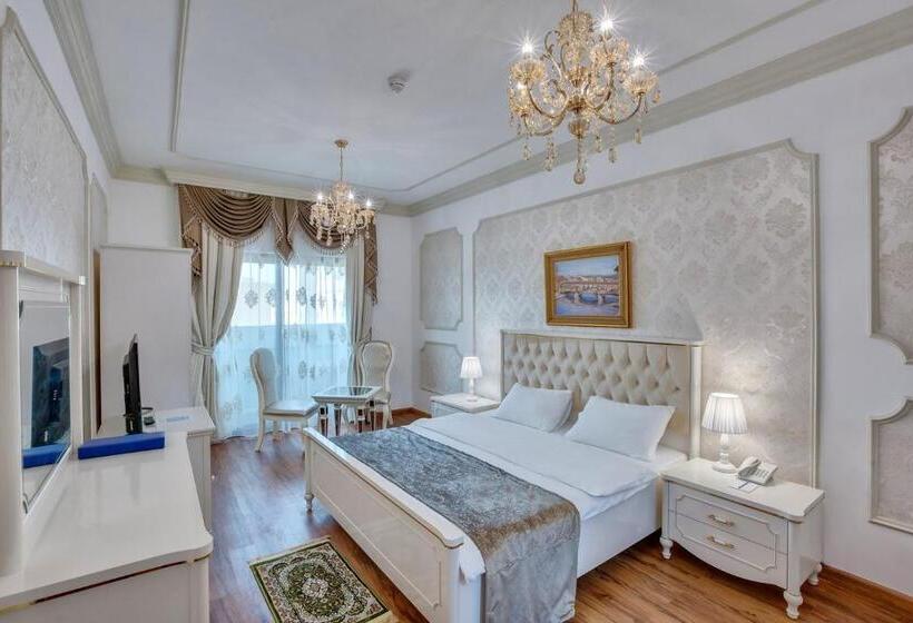 Номер Deluxe, Royal
