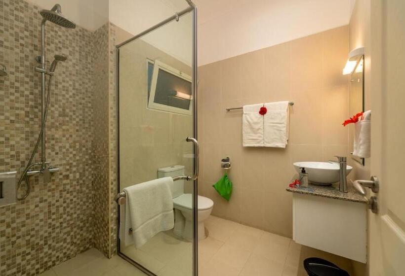 اتاق استاندارد با چشم‌انداز استخر, The Ridge Residence