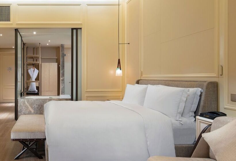 Номер Deluxe, Hilton Dalian Golden Pebble Beach Resort