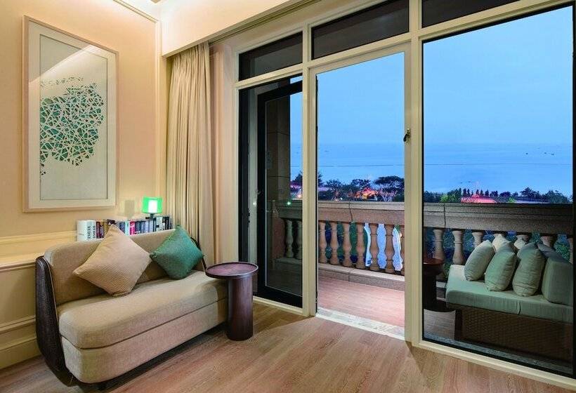 Номер Deluxe Вид на Море, Hilton Dalian Golden Pebble Beach Resort