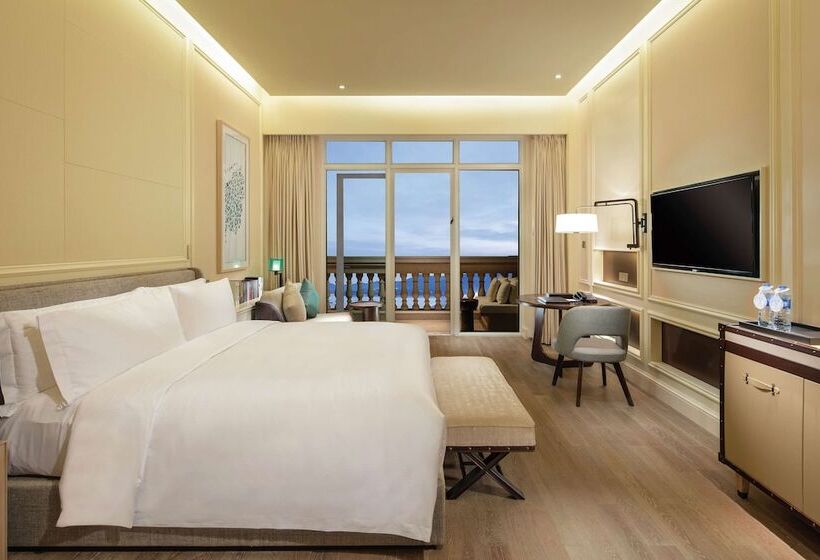 Номер Deluxe Вид на Море, Hilton Dalian Golden Pebble Beach Resort