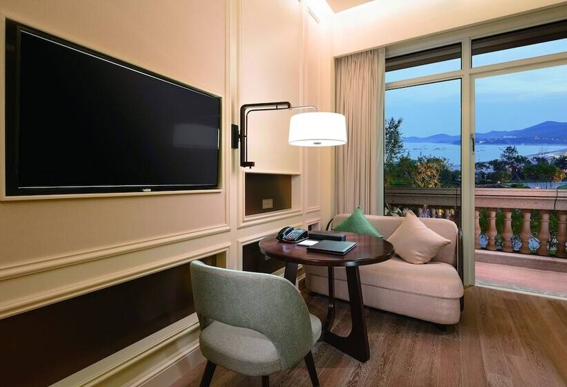 Номер Executive, Hilton Dalian Golden Pebble Beach Resort