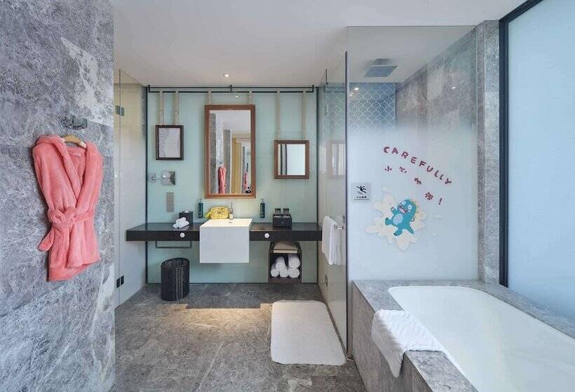 Номер Executive, Hilton Dalian Golden Pebble Beach Resort