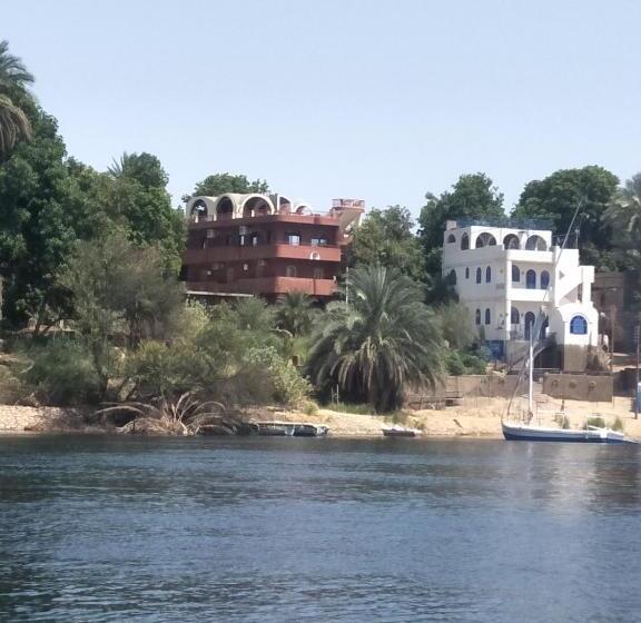 اتاق استاندارد, El Prince Guesthouse