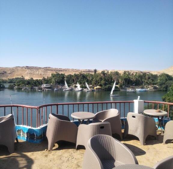اتاق لوکس با چشم‌انداز دریا, El Prince Guesthouse