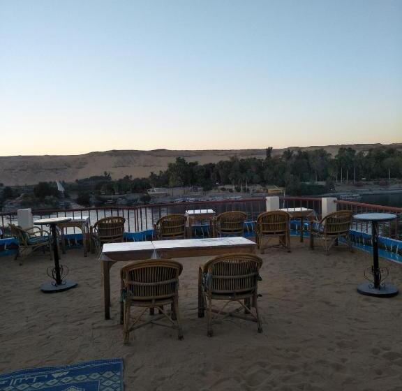 اتاق لوکس با تخت بزرگ, El Prince Guesthouse