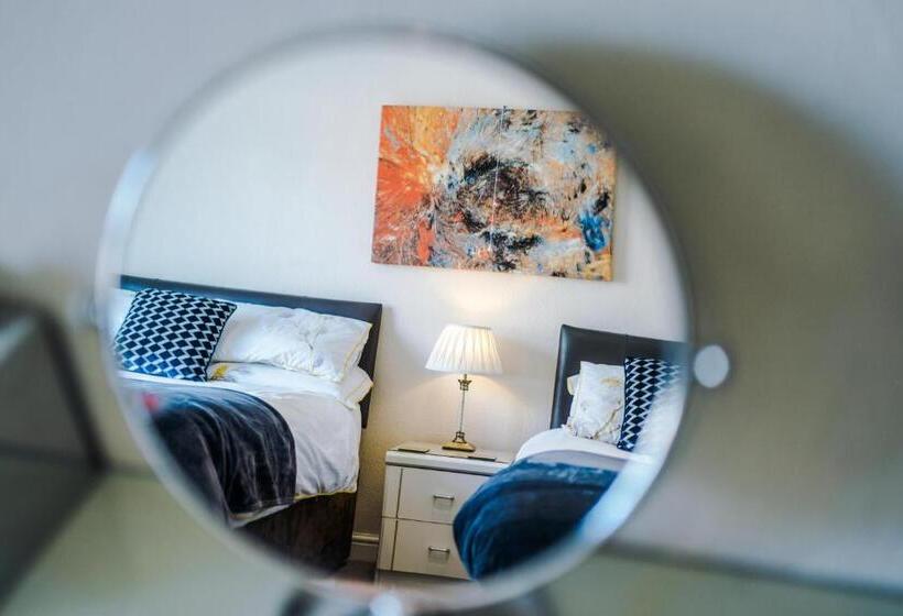 Семейный Номер, Holcombe Guest House