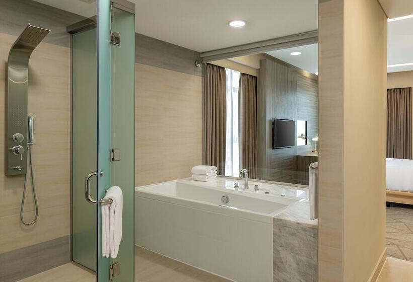 Люкс, Four Points By Sheraton Production City, Dubai