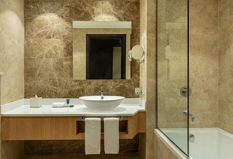 Номер Deluxe, Four Points By Sheraton Production City, Dubai