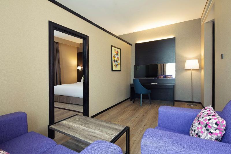 Полулюкс, Four Points By Sheraton Production City, Dubai