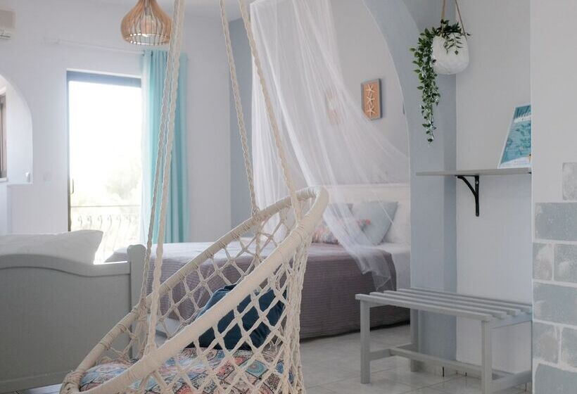 Номер Стандарт Трехместный, Pefkides Aegina Boutique Apartments