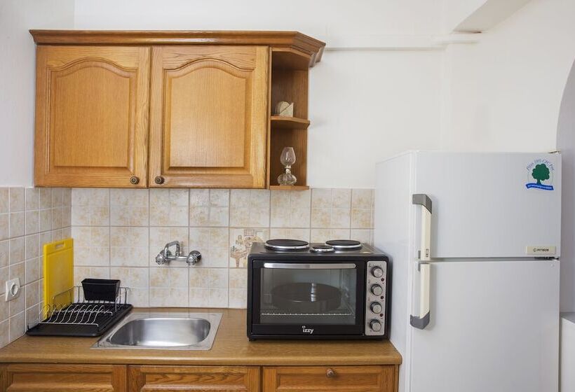 Номер Стандарт Трехместный, Pefkides Aegina Boutique Apartments
