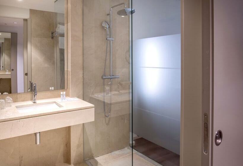 Quarto Familiar, Oporto Airport & Business