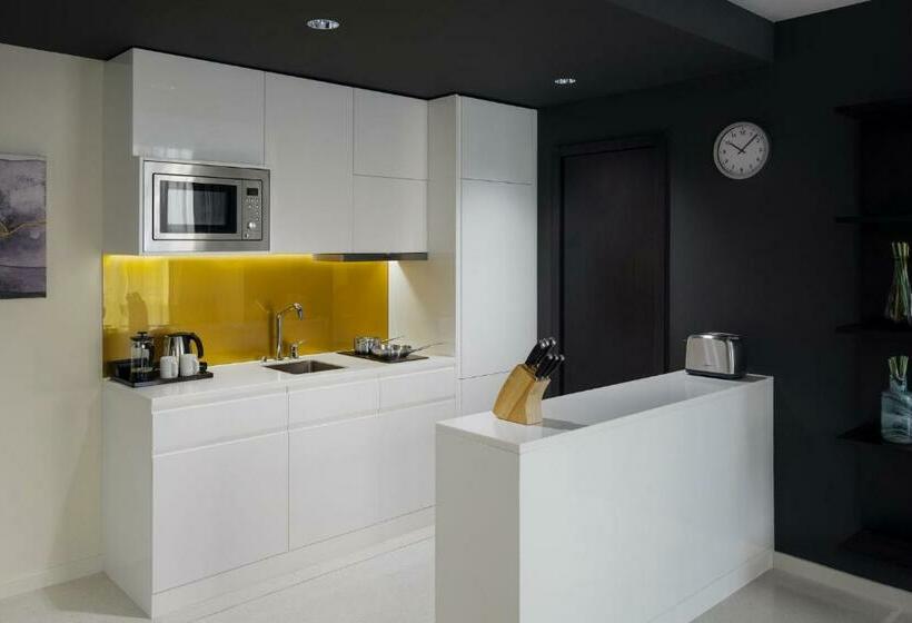 带大床的套房, Staybridge Suites Al Khobar, An Ihg