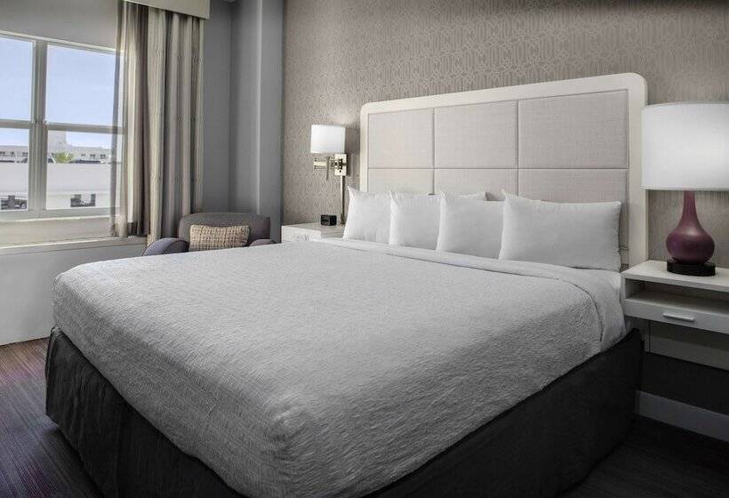 Chambre Standard Lit Double, Continental Miami Beach, Tapestry Collection By Hilton