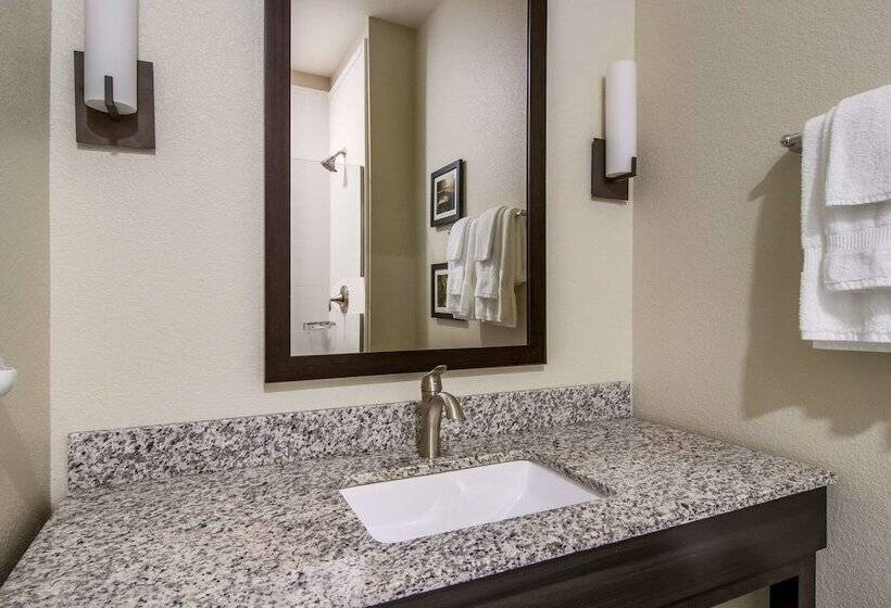 발코니가 있는 스위트, Comfort Suites