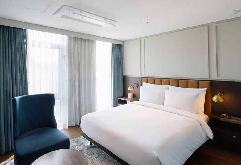 스탠다드 룸 킹사이즈 침대, Crescendo Seoul