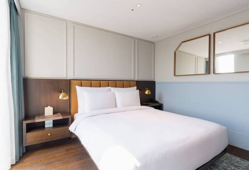 스탠다드 룸 킹사이즈 침대, Crescendo Seoul