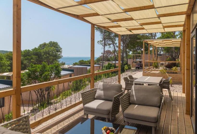 Мобильный Дом, Obonjan Island Resort