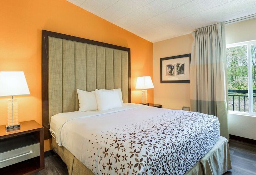 디럭스 룸, Fairmount Inn & Suites   Stroudsburg, Poconos