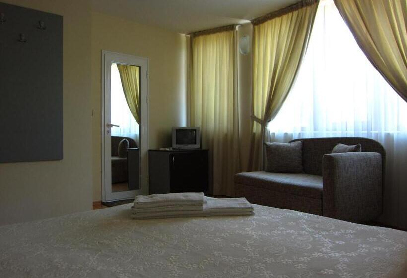 Трехместный Номер Стандарт с Балконом, Family Hotel Bistritsa