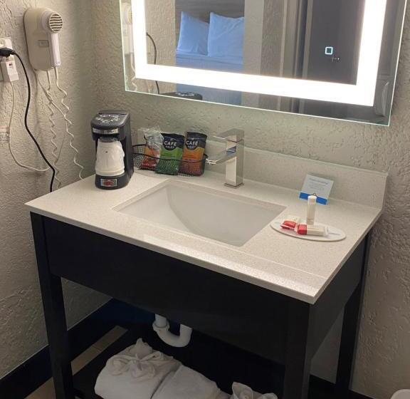Номер Deluxe Кровать Кинг, Days Inn By Wyndham Fort Pierce Midtown