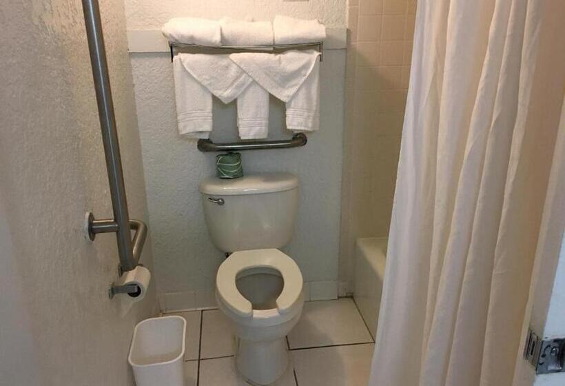 Номер Стандарт Адаптированный для Инвалидов, Days Inn By Wyndham Fort Pierce Midtown