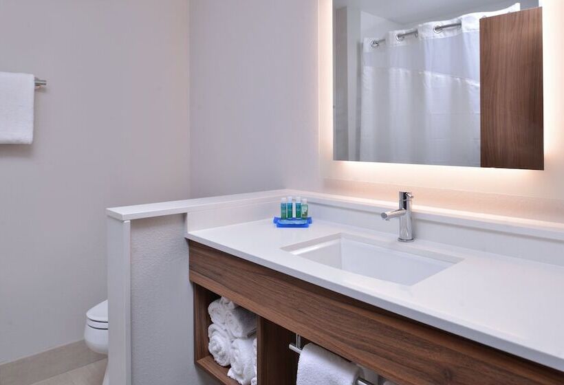 Номер Стандарт, Holiday Inn Express & Suites   Marshalltown, An Ihg