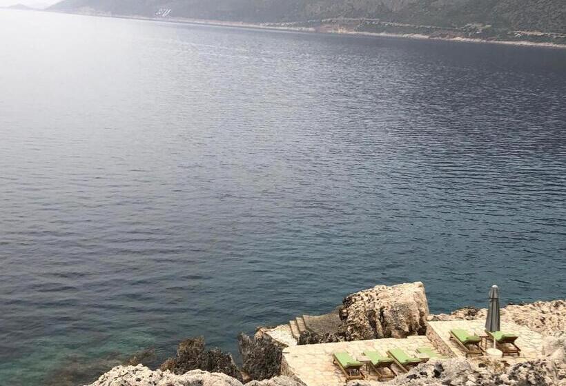 سوئیت با وان آب گرم, Mandalina Luxury Suites