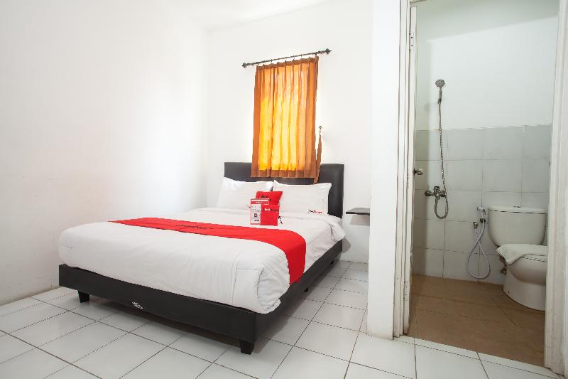 Номер Стандарт, Reddoorz Plus Near Galaxy Mall